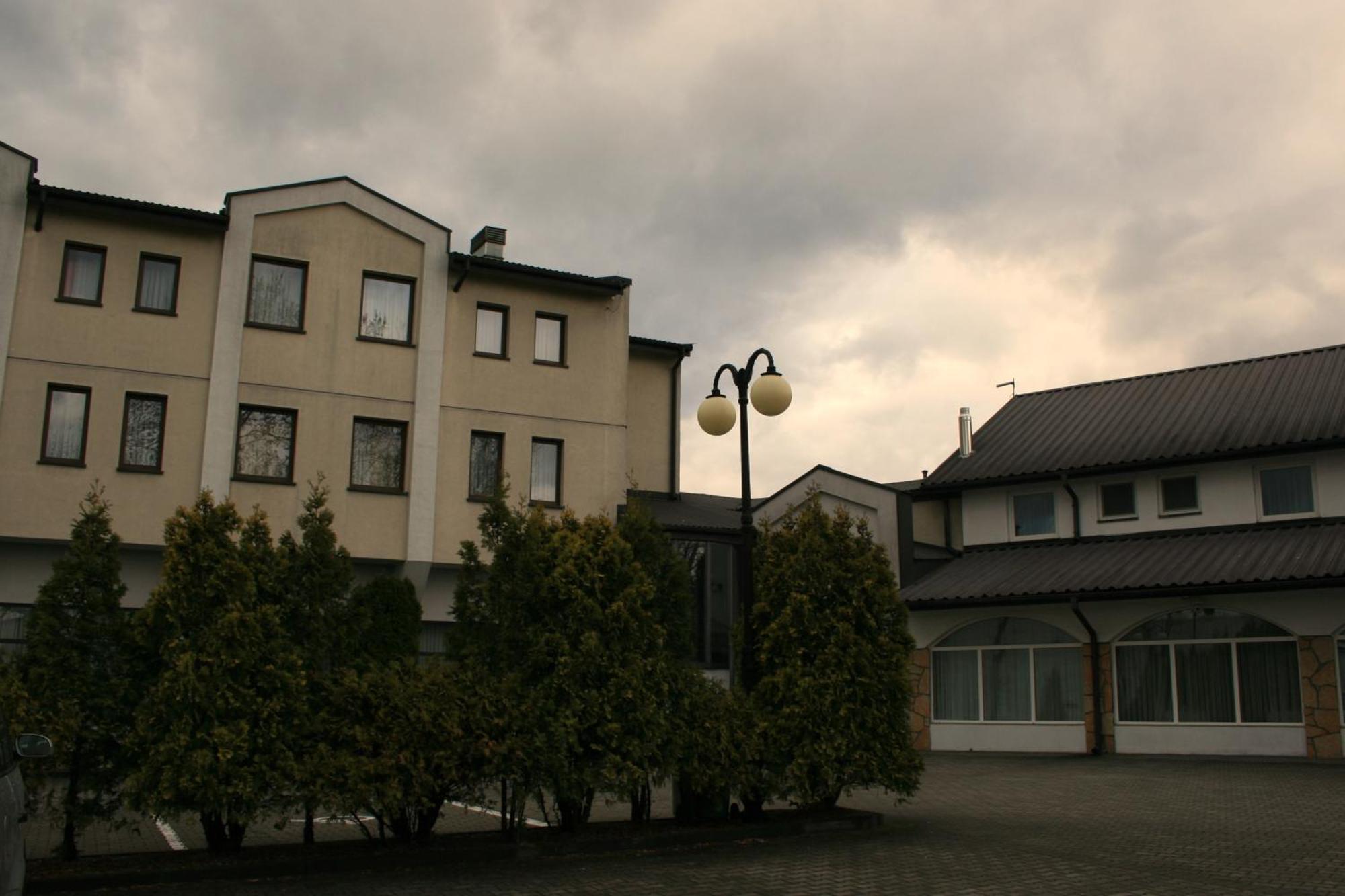 Hotel Junior 2 Краков Экстерьер фото